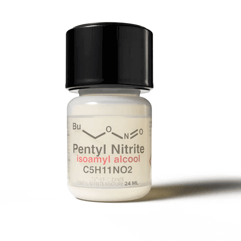 Pentyl Nitrite Isoamyl Alcool Poppers 24ml steklenička s prozorno etiketo s kemično formulo in besedilom ter črnim pokrovčkom.