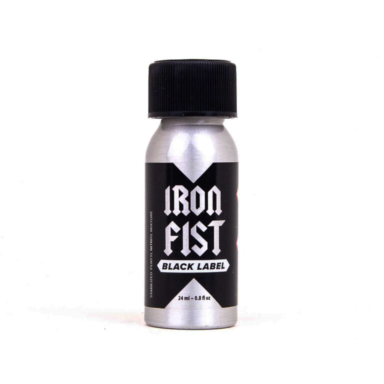 Iron Fist Black Label Poppers 24ml representado con botella plateada y negro a juego.